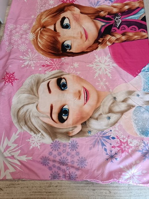 Elsa and Anna Duvet Cover Set like new, 140x200 cm, pillowcase 70x90 cm