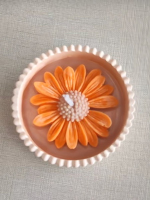 Daisy bomboniere new with candle in jar