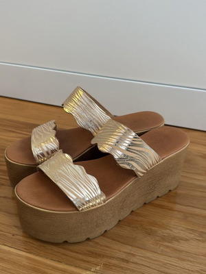 Summer platform sandals like new, gold, size 36