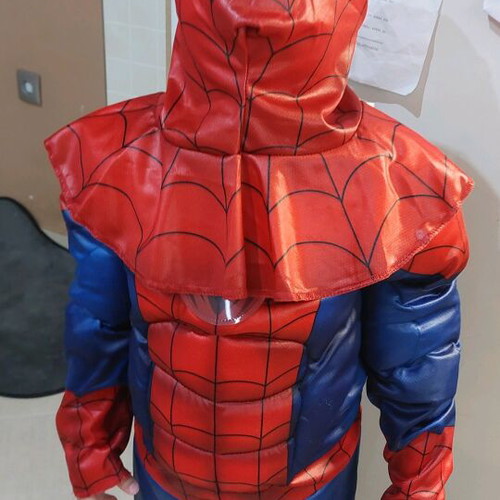 Spider Man costume like new, size 3-4 with mask