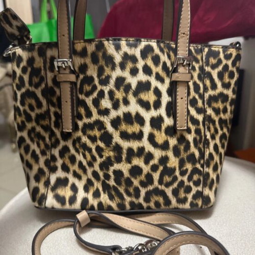 Guess leopard handbag like new, beige