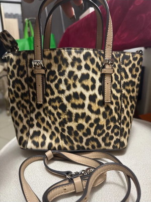 Guess leopard handbag like new, beige