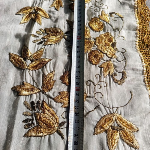 Set of 3 vintage gold-embroidered linens like new
