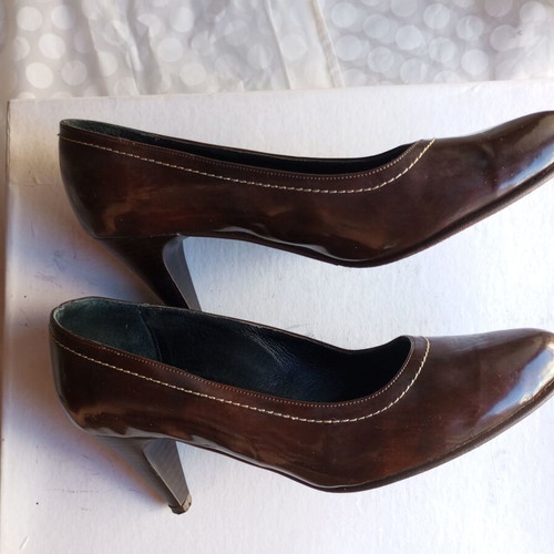 Patent leather pumps size 39, like new, brown