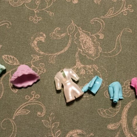 Polly Pocket figures used with 3 cases and keychain hanger
