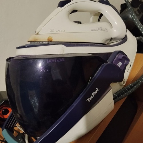 Steam iron like new, works normally