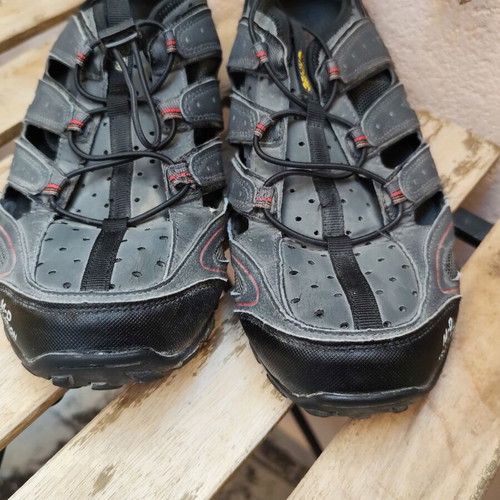 Hi-Tec M-D Traction outdoor caged sandals size 42, grey
