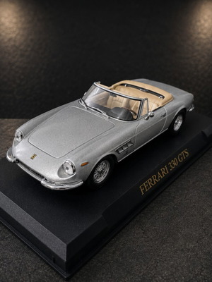 Ferrari 330 GTS 1:43 collectible cabrio model like new with base