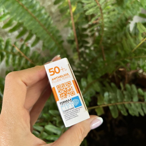 La Roche Posay Anthelios UVMune 400 Tinted Fluid SPF50+ like new 50ml