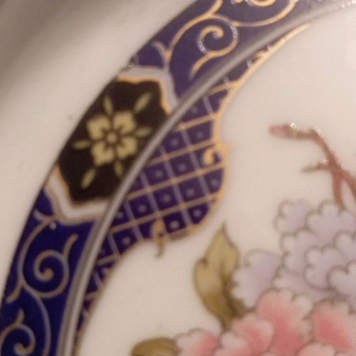 Set of 2 porcelain ashtrays like new with gold details