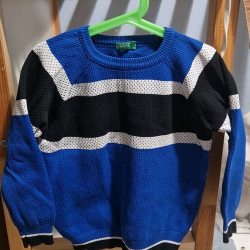 Benetton sweater like new, warm, size 6-7