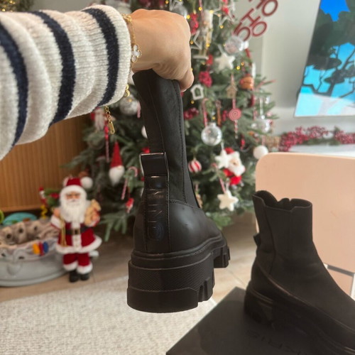 Only black boots like new, size 38