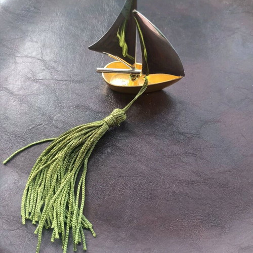Metal lucky charm boat like new