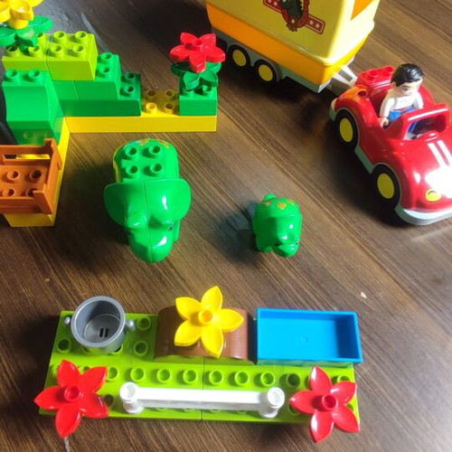 Lego Duplo Dinosaurs with Car and Trailer, like new, 30 pieces