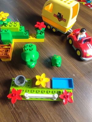 Lego Duplo Dinosaurs with Car and Trailer, like new, 30 pieces