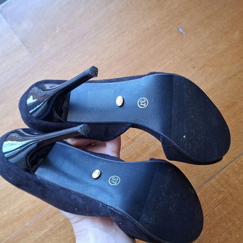 Ideal Shoes black suede high heels like new size 37