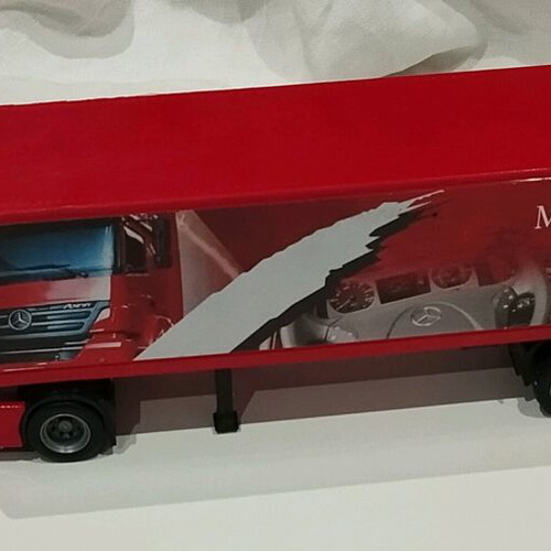 Mercedes toy truck with detachable trailer like new