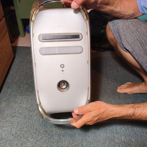 Apple Power Mac G4 desktop with keyboard
