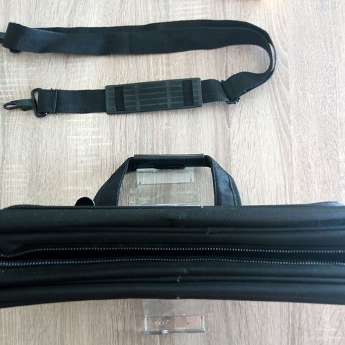 Yuan Cheng black hand shoulder bag like new, 40x30 cm