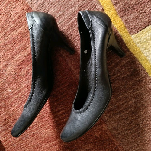 Rollini black leather pumps like new, size 40