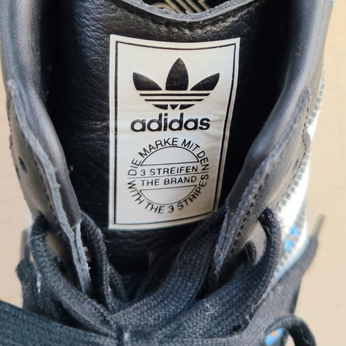 Adidas Samba OG αθλητικά σαν καινούργια, μαύρα με μπλε κεντητά λουλούδια νούμερο 40