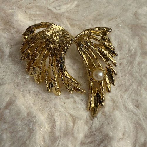 Quo Vadis stainless steel jewelry set in gold tone like new