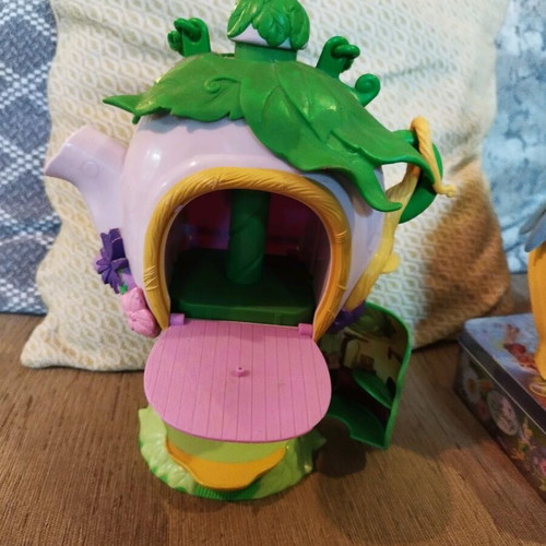 Tinkerbell set like new with house, figures and accessories