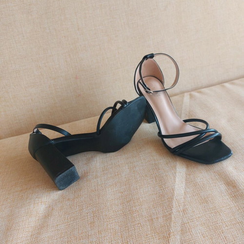 Sixth sens black sandal size 40 like new