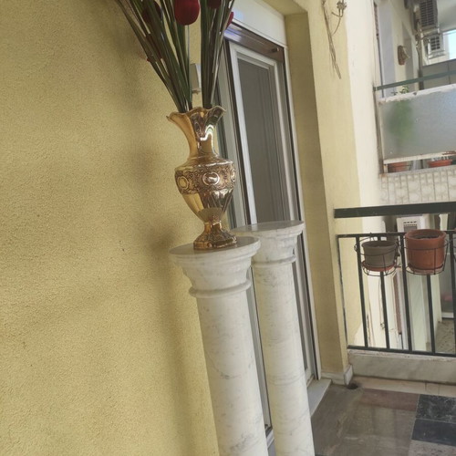 Marble columns like new, white marble with gray veins, height 1.20m