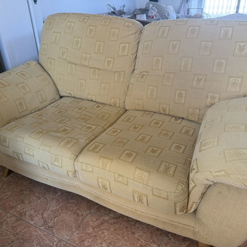 Two-seater sofa like new, dimensions 165x110cm