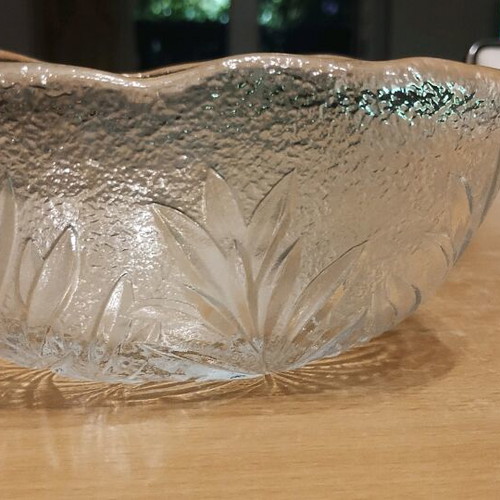 Decorative square bowl 15x15cm with carvings like new