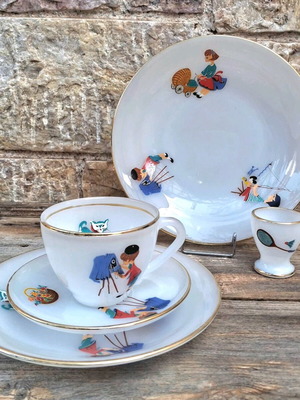 Комплект Arcopal France 5 части с детски илюстрации и яйчарка като нов