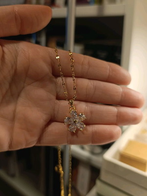 Flower necklace new