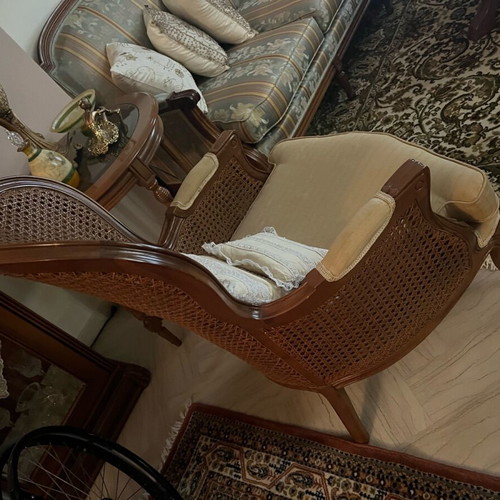 Vintage classic carved living room set like new with sofa, loveseat, 2 armchairs and tables