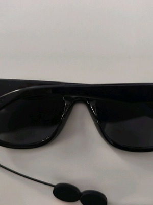 Polaroid sunglasses black kids like new with strap