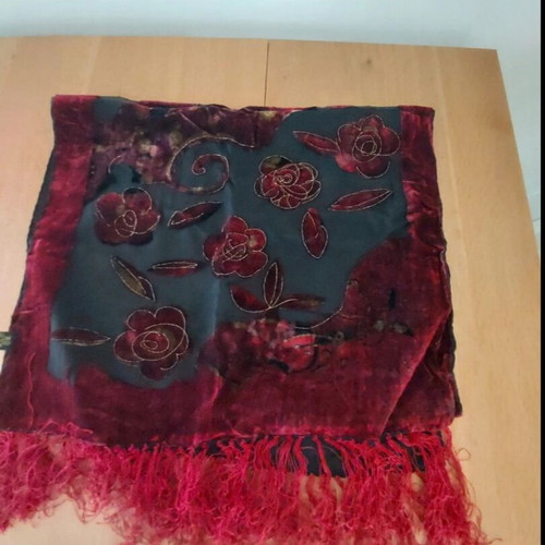 Scarf new, red velvet with thread embroidery