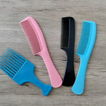 Combs like new, simple plastic set