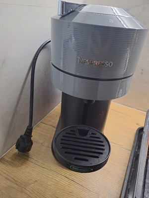 Καφετιέρα Nespresso Vertuo Dark Grey σαν καινούργια