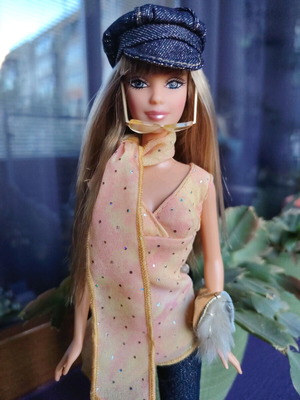 Barbie Fashion Fever 2004 new with original packaging and accessories