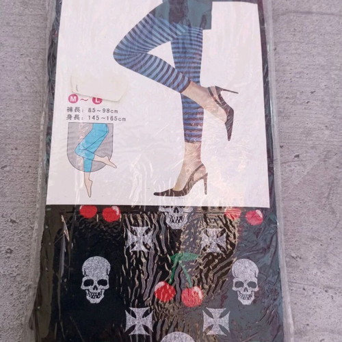 Fingerless gloves and long tights new, black and white