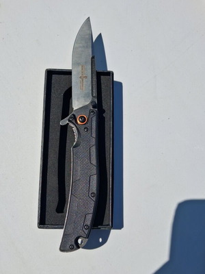 Folding knife new and very nice