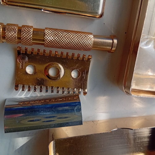 Soluna razor in original case