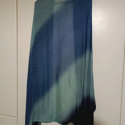 Scarf like new in shades of blue