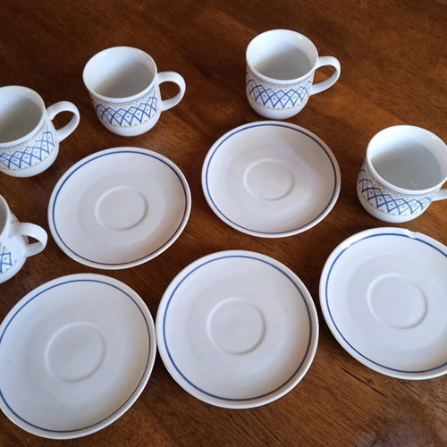 Coffee cups collectible like new with Zajecar saucers