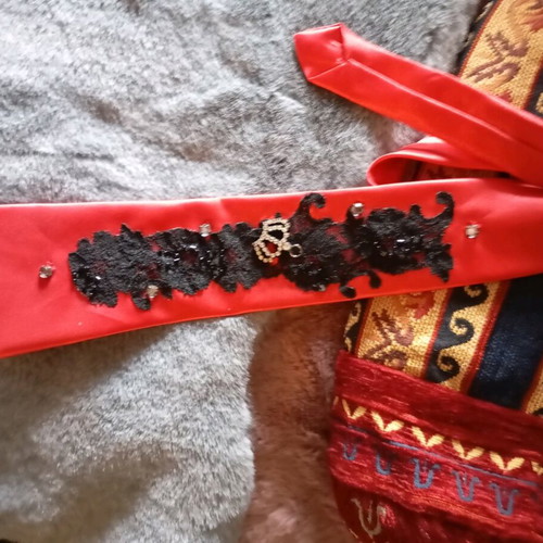 Red tie like new with beautiful design for children's formal wear