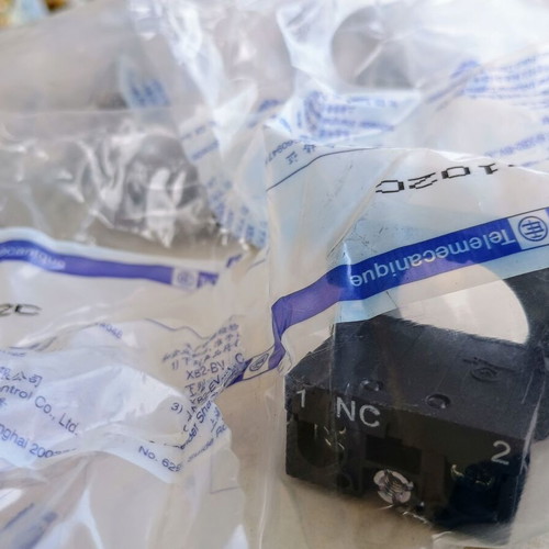 Schneider Electric ZB2BZ102C single contact block 1NC new, pack of 11