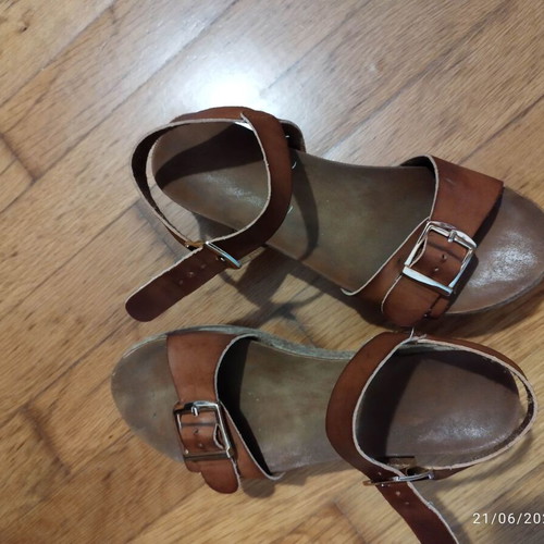 Brown leather flatform sandals size 37 like new with gold buckles