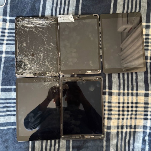 iPad 8th used for parts, pack of 5 pieces