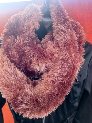 Ръчно изработен шал за врат леко употребяван