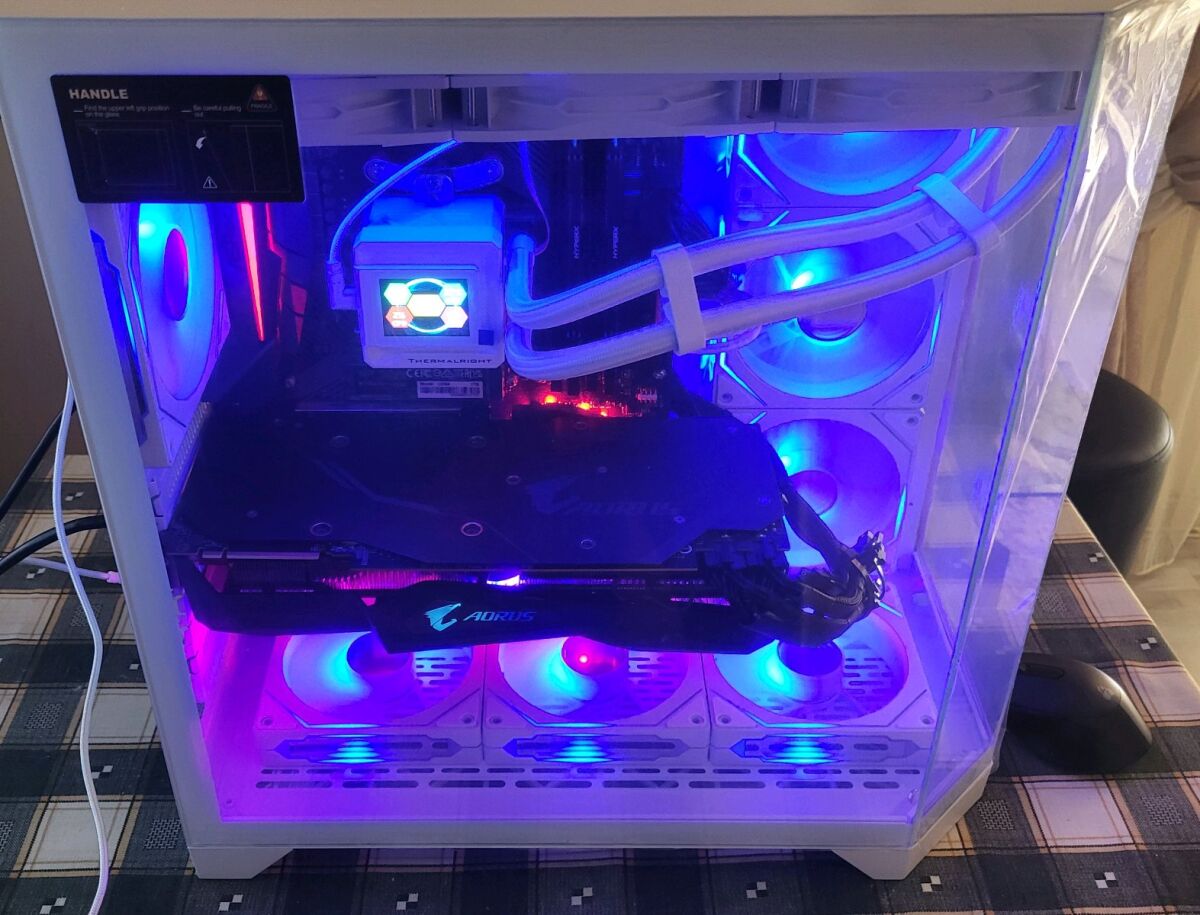Gaming PC Ryzen 5700X като нов с RTX… - € 899,00 - Vendora.bg